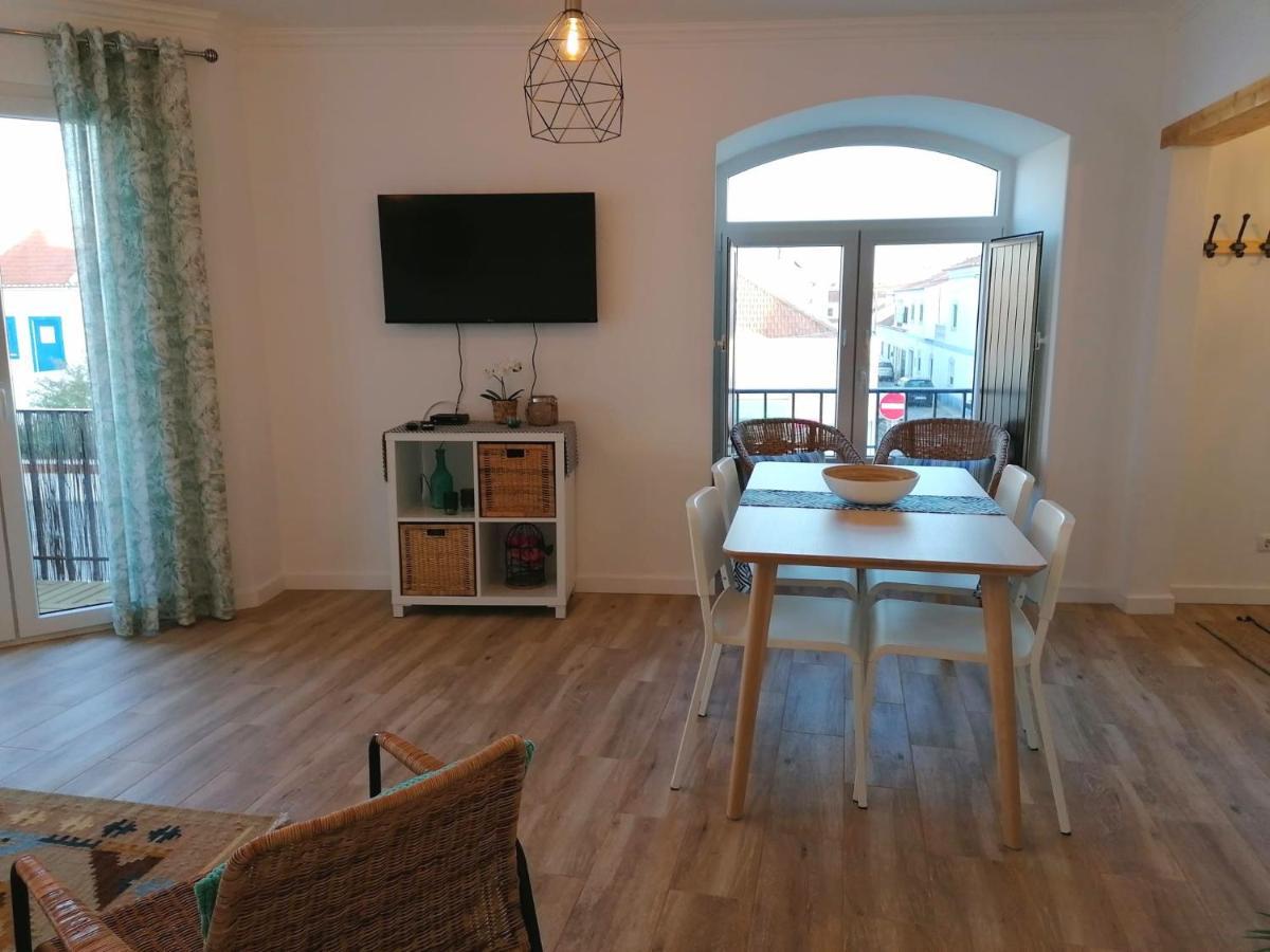 Apartamento Vilamar ヴィラ・ノヴァ・デ・ミルフォンテス エクステリア 写真